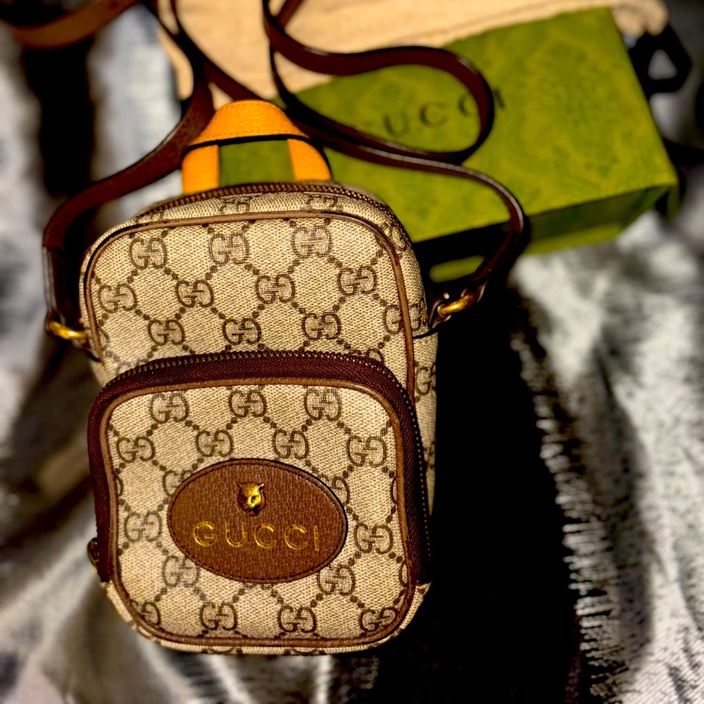 Gucci Neo Vintage GG Supreme Crossbody Bag